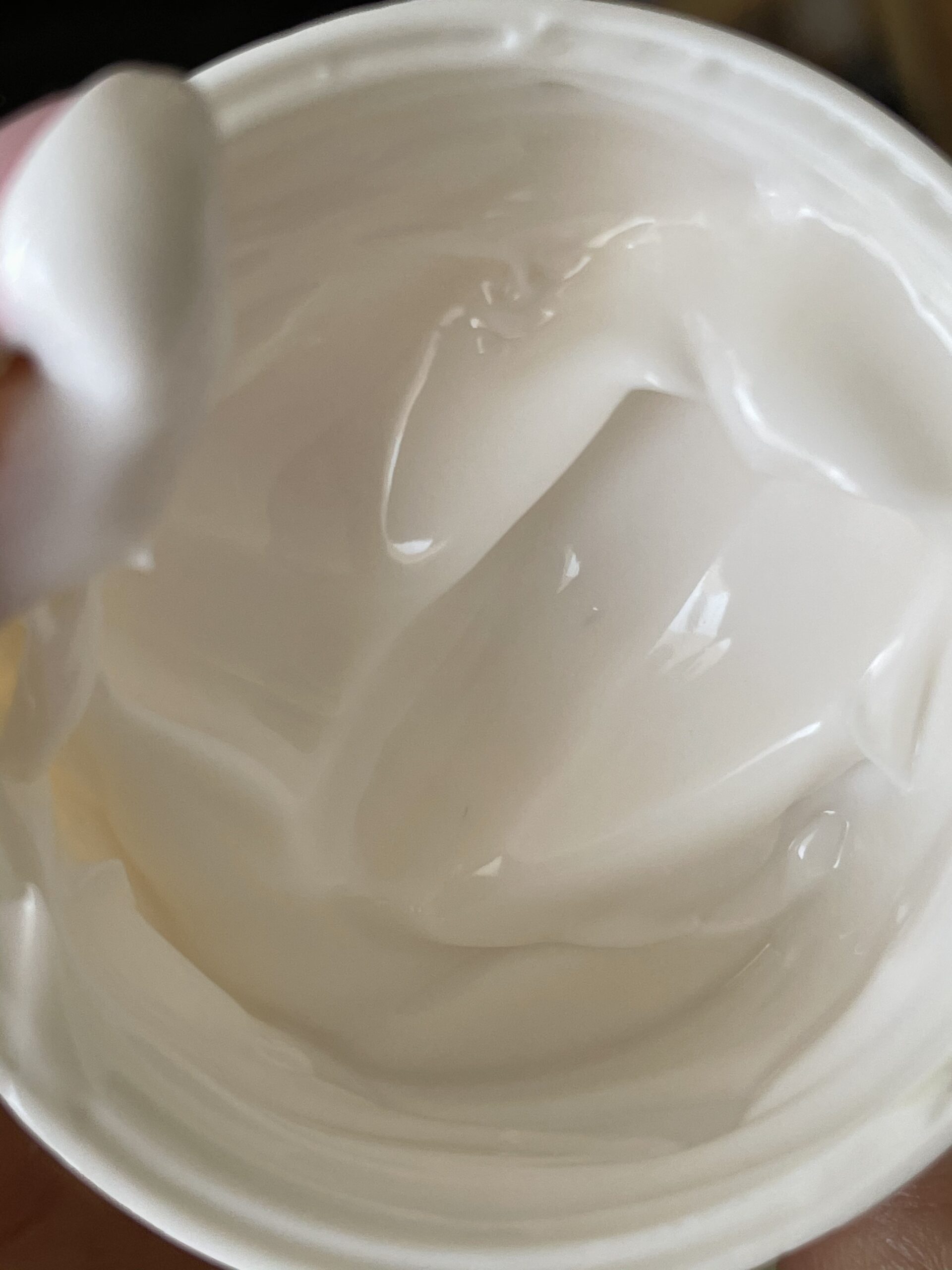 Honest beauty hydrogel cream