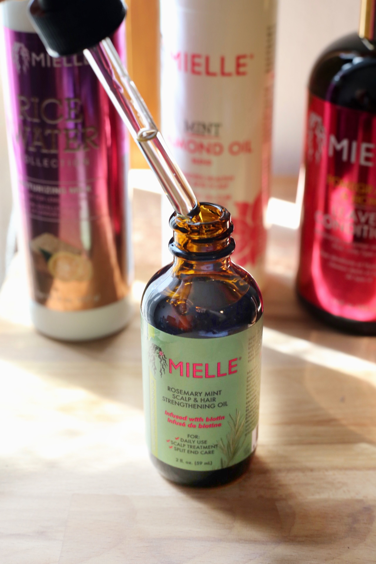 Mielle Organics Rosemary Mint Scalp and Hair Strengthening Oil