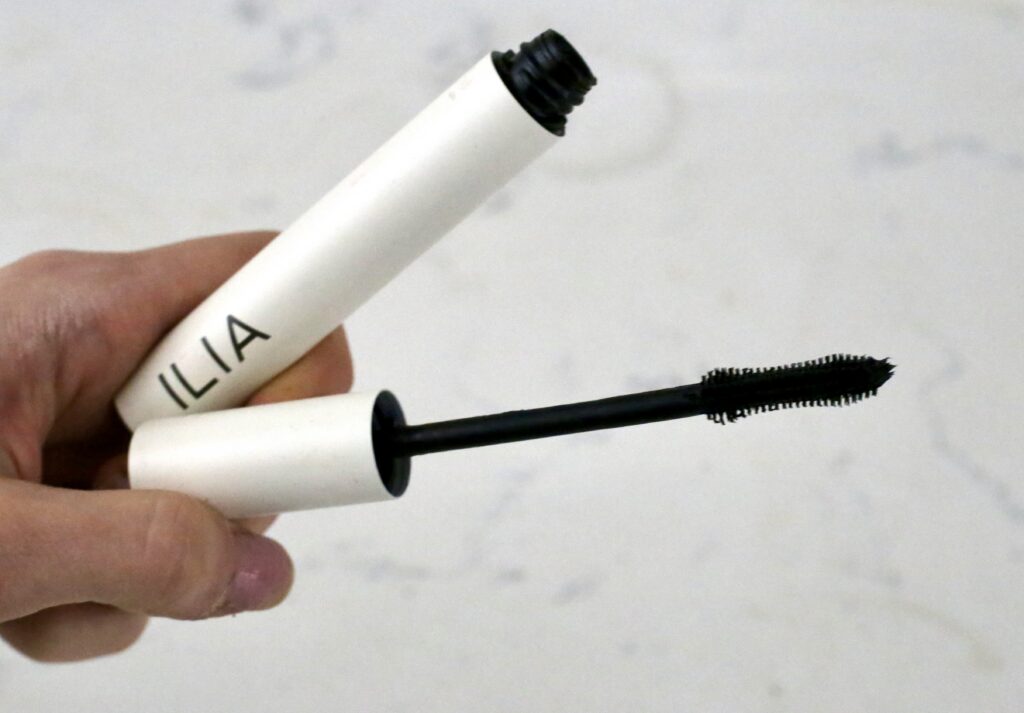 ilia mascara clean