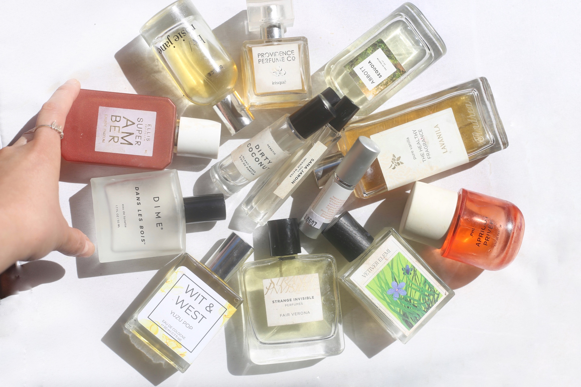 26 Best Non-Toxic Perfumes (Guide + Tips from a Top Natural Perfumer)