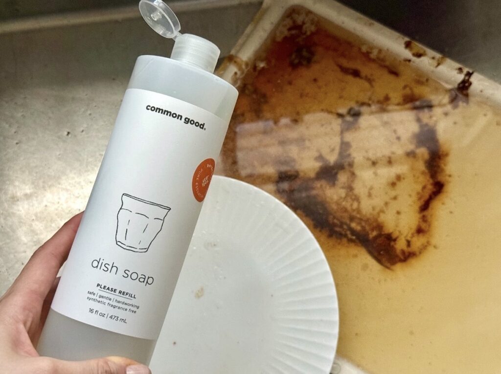 Testing non-toxic dish soap on greasy pans